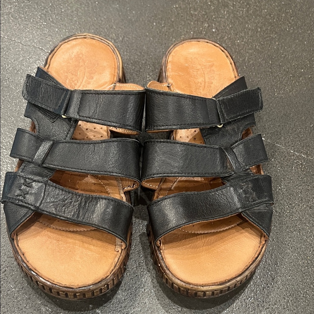 Spring Step Black and Tan Sandals